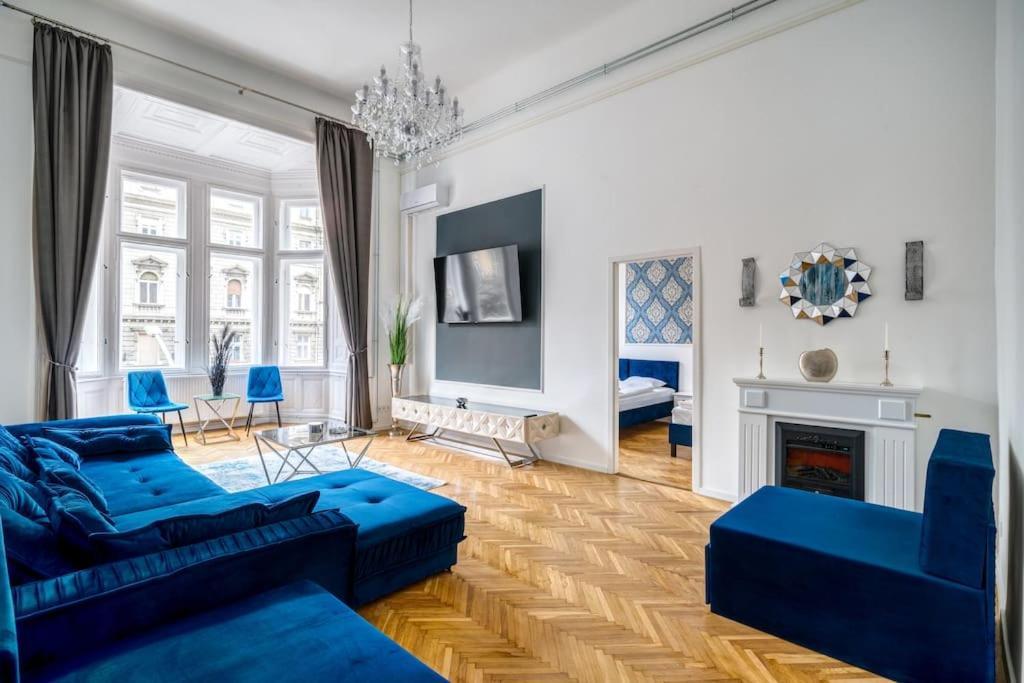 Andrassy Grandeur With Indoor Parking Apartment Budapest Bagian luar foto