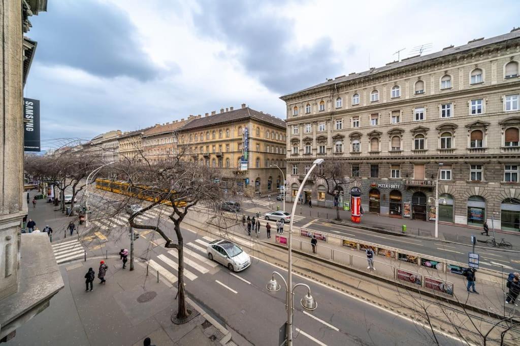Andrassy Grandeur With Indoor Parking Apartment Budapest Bagian luar foto