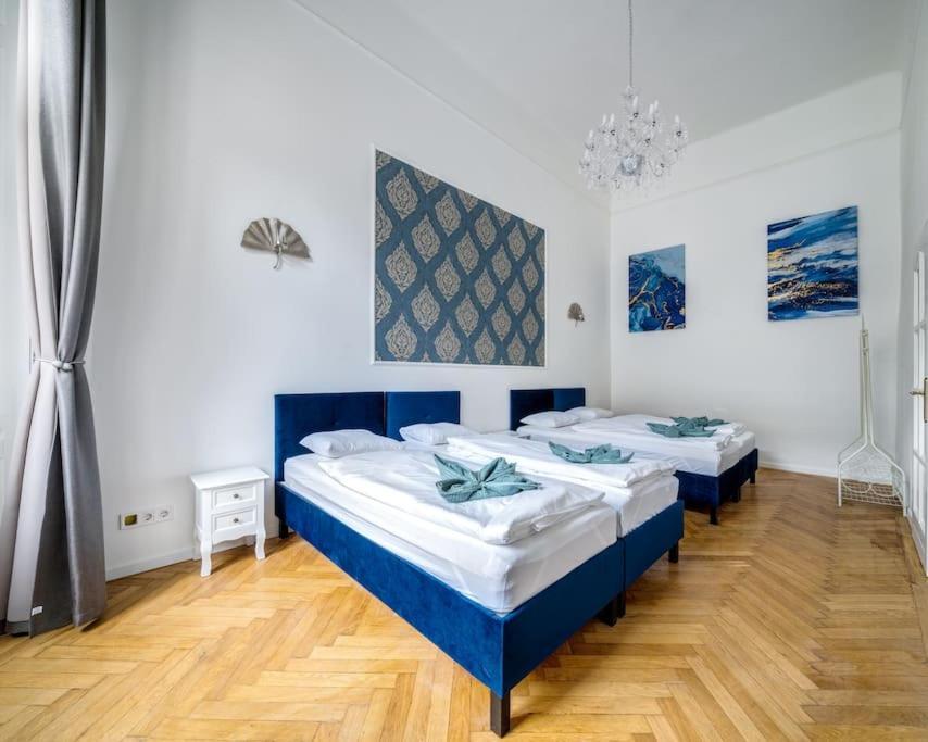 Andrassy Grandeur With Indoor Parking Apartment Budapest Bagian luar foto
