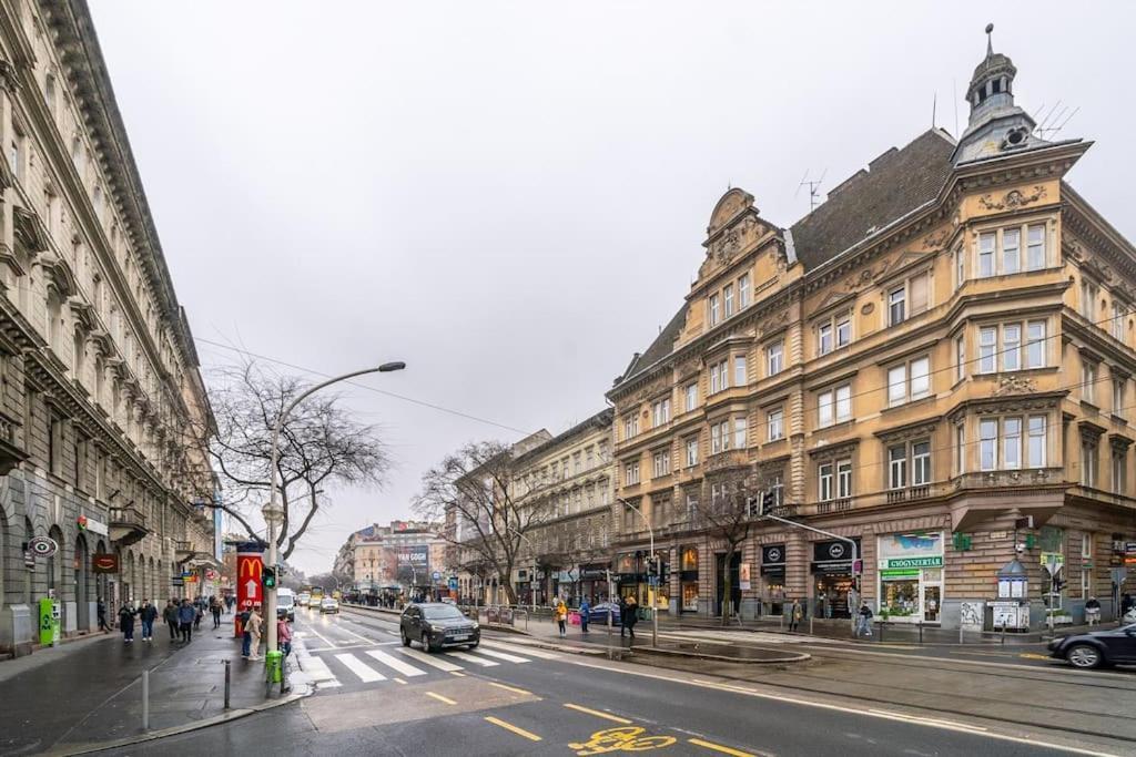 Andrassy Grandeur With Indoor Parking Apartment Budapest Bagian luar foto