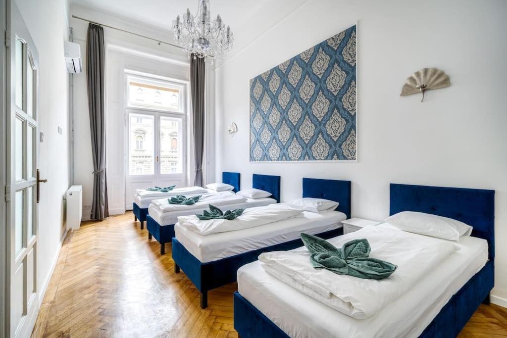 Andrassy Grandeur With Indoor Parking Apartment Budapest Bagian luar foto