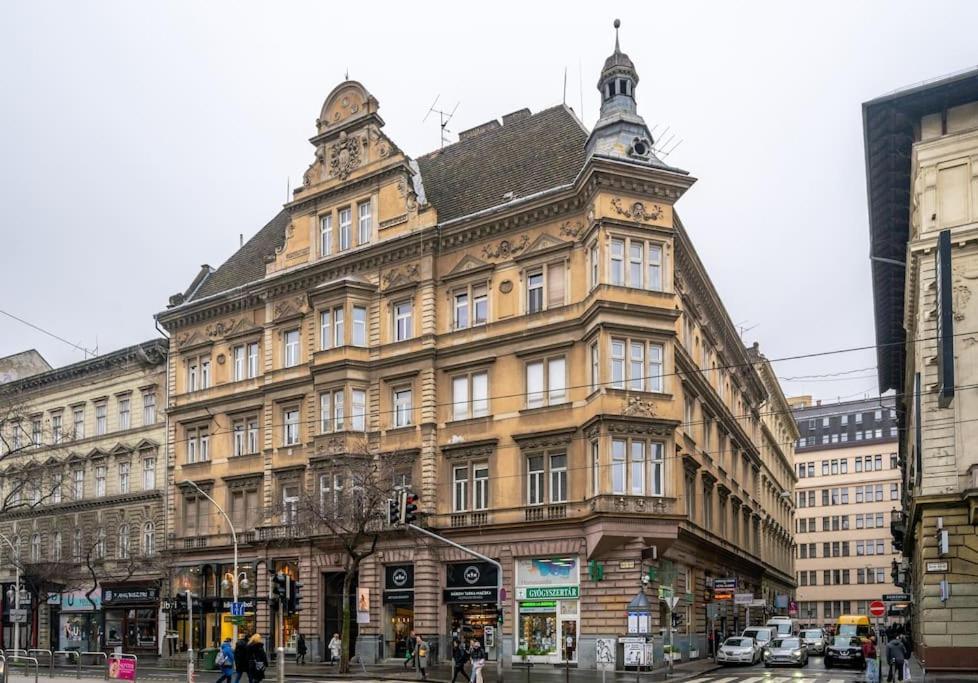 Andrassy Grandeur With Indoor Parking Apartment Budapest Bagian luar foto