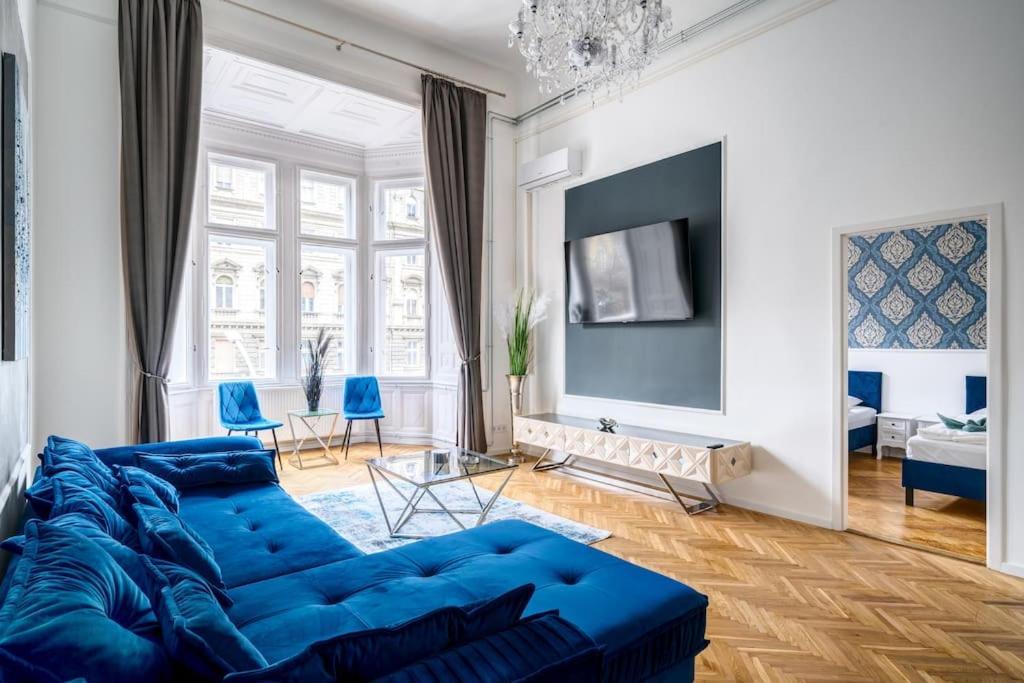 Andrassy Grandeur With Indoor Parking Apartment Budapest Bagian luar foto