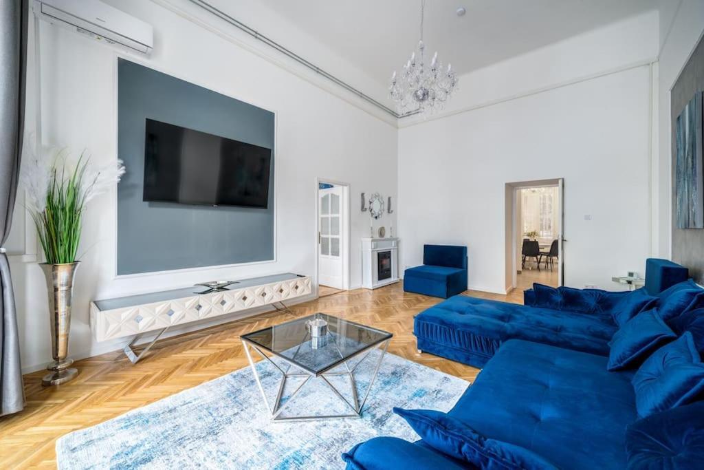 Andrassy Grandeur With Indoor Parking Apartment Budapest Bagian luar foto