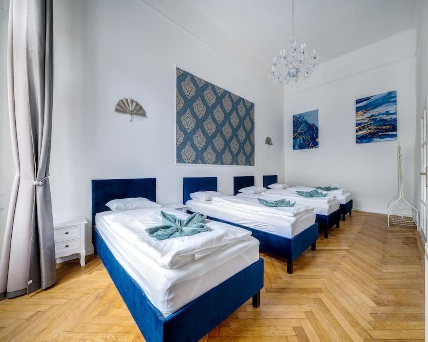 Andrassy Grandeur With Indoor Parking Apartment Budapest Bagian luar foto