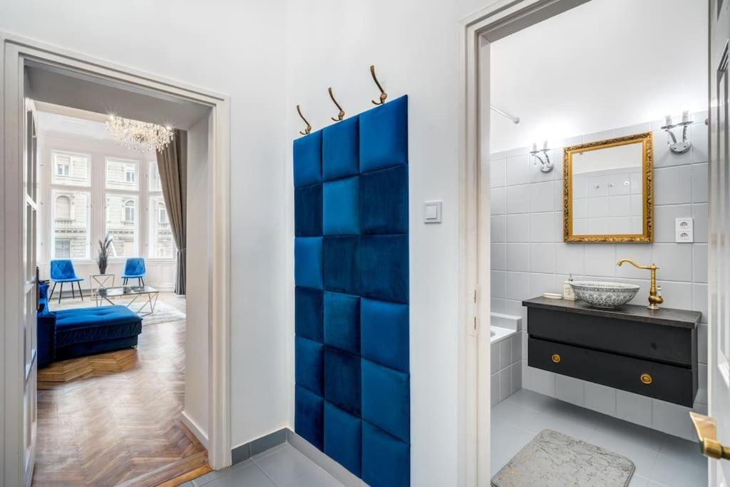 Andrassy Grandeur With Indoor Parking Apartment Budapest Bagian luar foto