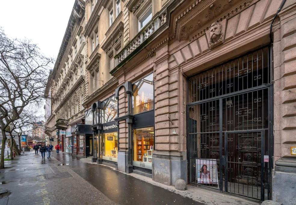 Andrassy Grandeur With Indoor Parking Apartment Budapest Bagian luar foto